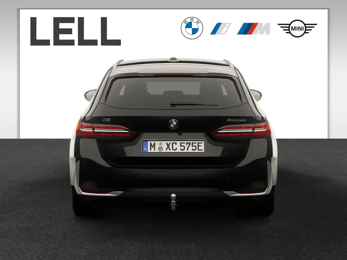 Neu BMW i5 Sport Line 250 kW (340 PS) 2026 Saphirschwarz Kombi