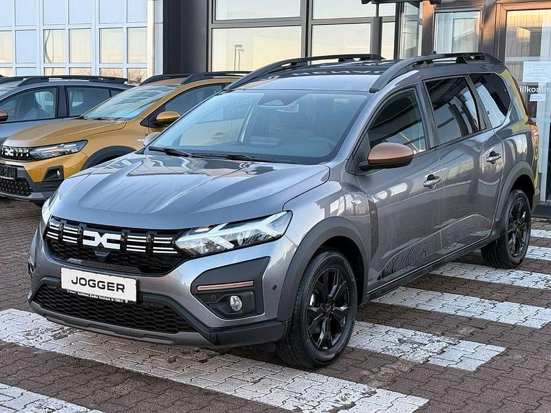 Grau Neu 2025 Dacia Jogger Extreme Van / Kleinbus | 24.750 € (Etwas zu teuer) - Bild 1/4