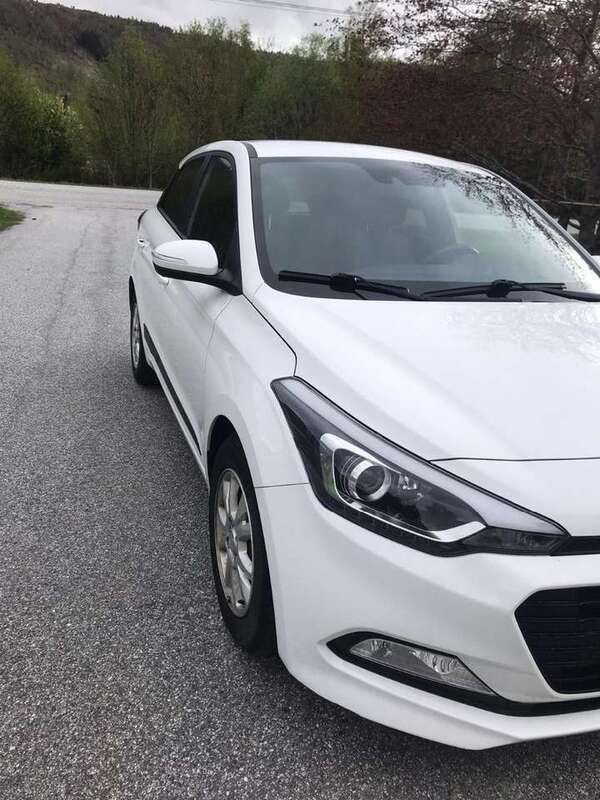 Weiß Gebraucht 2016 Hyundai i20 Style Limousine | 5.000 € (Superpreis) - Bild 1/4