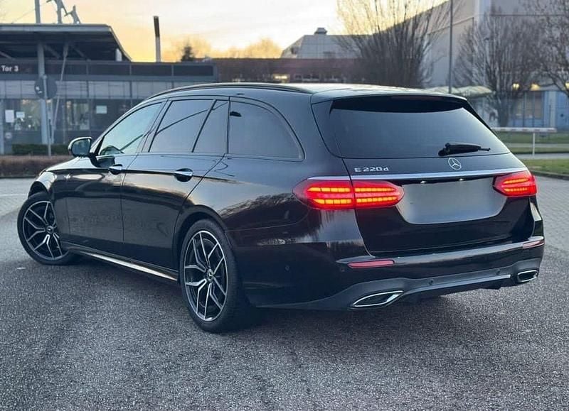 Gebraucht Mercedes E220 AMG line 194 PS (142 kW) 2021 Schwarz Kombi