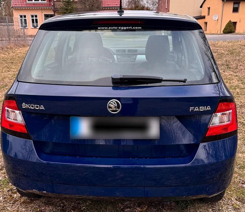 Gebraucht Skoda Fabia 60 PS (44 kW) 2015 Blau Kleinwagen