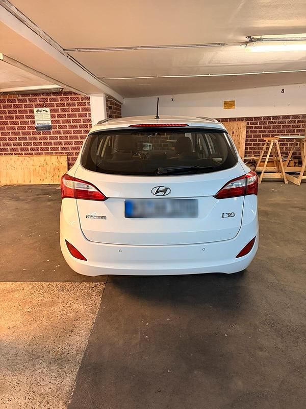 Gebraucht Hyundai i30 110 PS (80 kW) 2013 Weiß Kombi