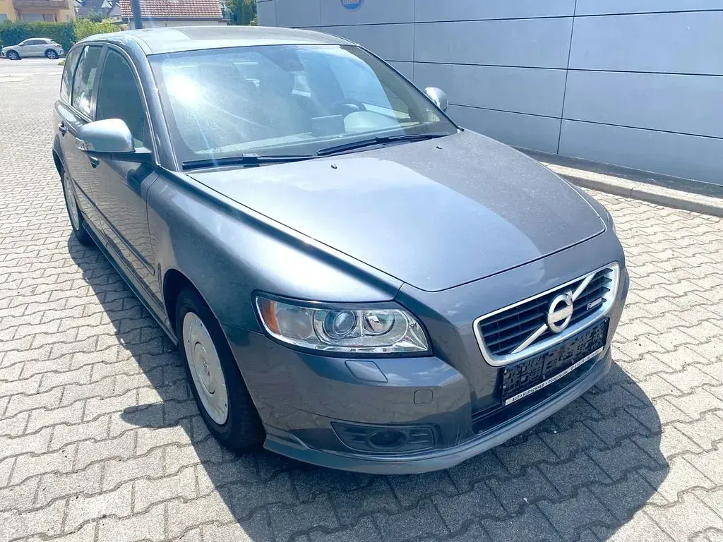 Gebraucht Volvo V50 R-Design Pro 114 PS (83 kW) 2012 Grau Kombi
