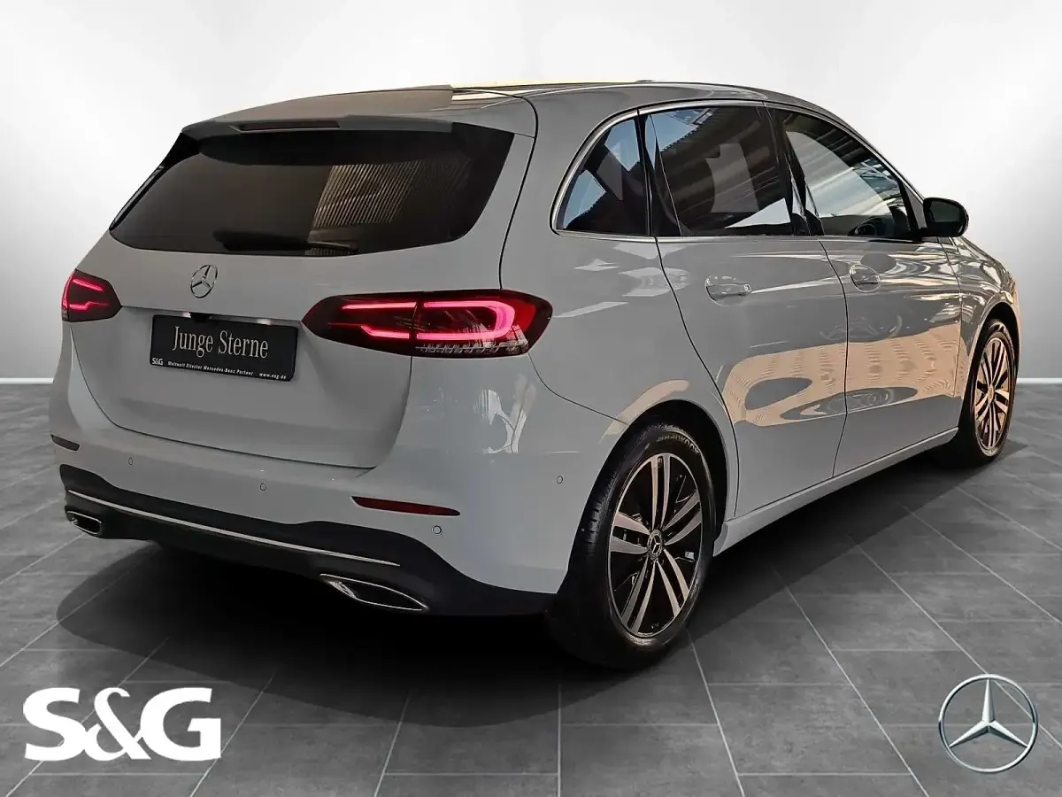 Gebraucht Mercedes B200 Progressive 163 PS (119 kW) 2022 Unilack polarweiß Kleinwagen