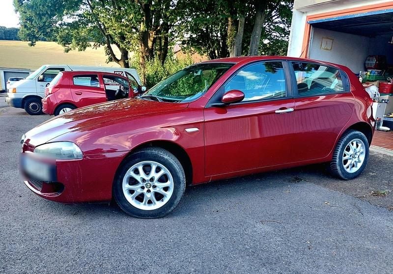 Rot Gebraucht 2006 Alfa Romeo 147 Kleinwagen | 799 € (Guter Preis) - Bild 1/4