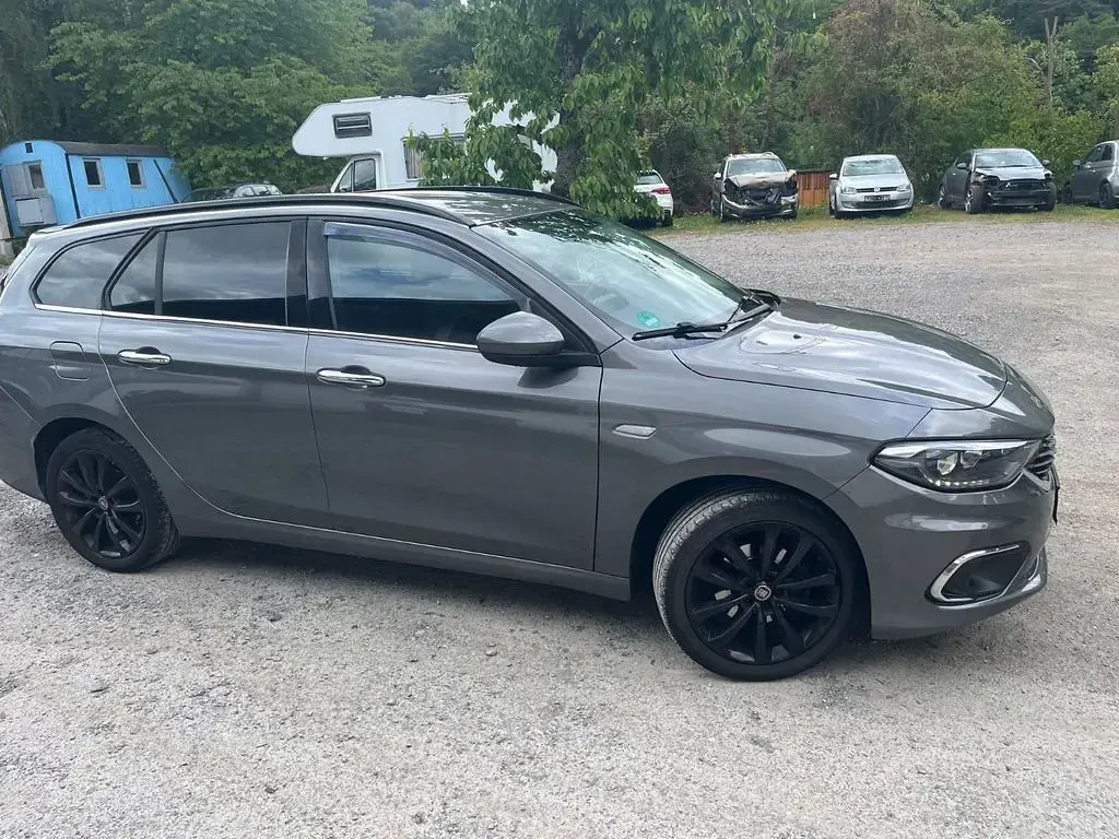 Gebraucht Fiat Tipo Lounge 120 PS (88 kW) 2018 Grau Limousine