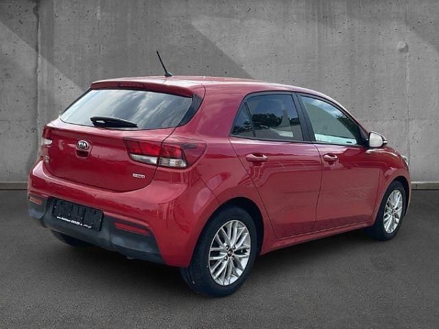 Gebraucht Kia Rio DREAM-TEAM Edition 101 PS (74 kW) 2019 (beg) signalrot met. Limousine