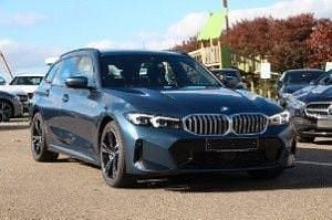 Blau Gebraucht 2024 BMW 330 M Sport Kombi | 37.990 € - Bild 1/4