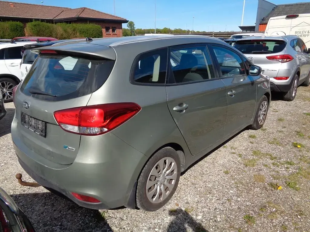 Gebraucht Kia Carens 135 PS (99 kW) 2017 Silber Van / Kleinbus