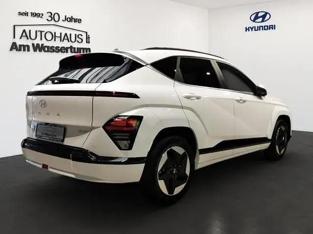 Gebraucht Hyundai Kona Trend 114 kW (156 PS) 2024 Serenity white SUV