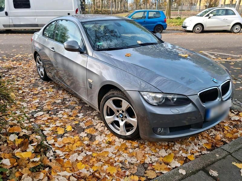 Gebraucht BMW 320 170 PS (125 kW) 2010 Grau Coupé