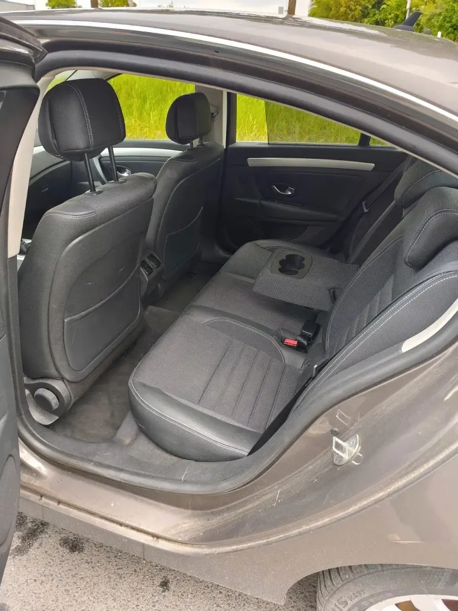 Occasion Renault Laguna III 150 ch (110 kW) 2007 Violet Berline