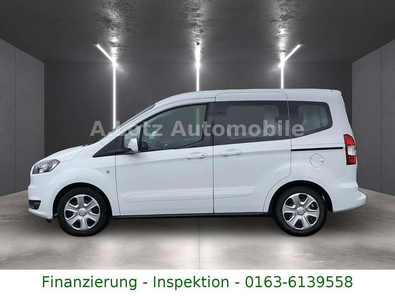 Gebraucht Ford Tourneo Courier Trend 101 PS (74 kW) 2018 Weiß Van / Kleinbus