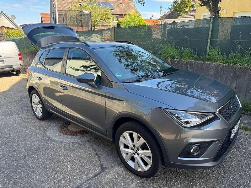 Grau Gebraucht 2018 Seat Arona Style SUV | 14.190 € (Guter Preis) - Bild 1/4