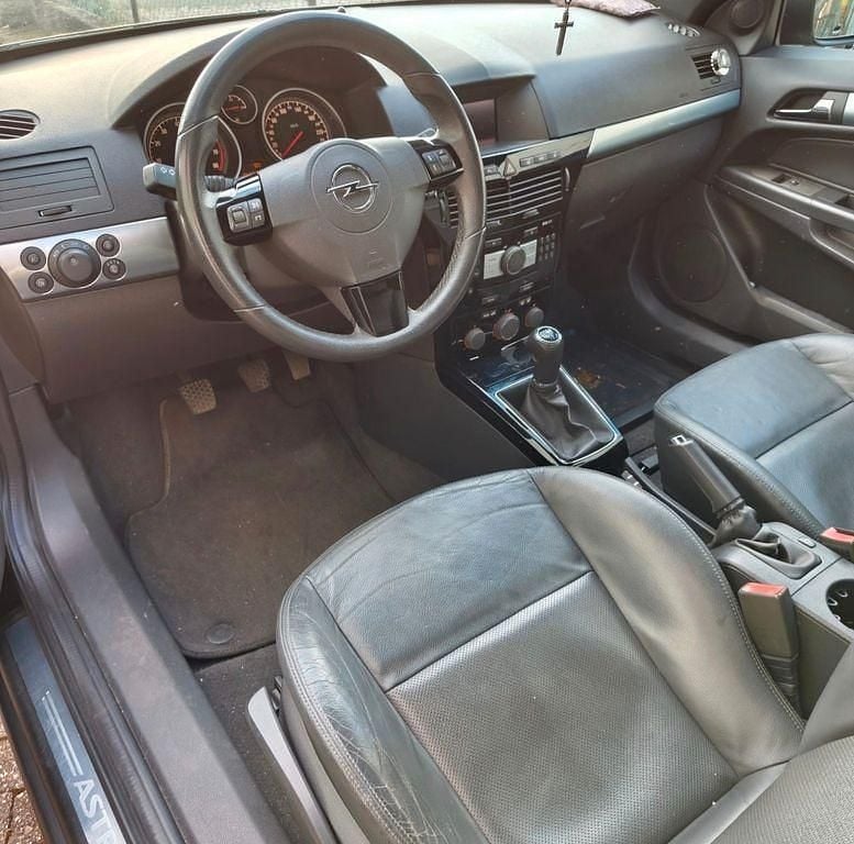 Gebraucht Opel Astra Cabriolet Edition 140 PS (102 kW) 2010 Schwarz Cabrio