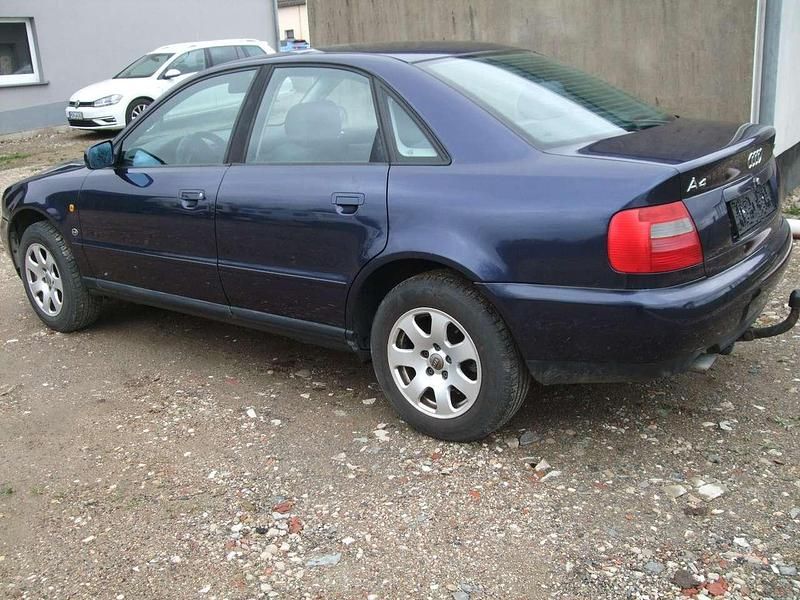 Gebraucht Audi A4 125 PS (91 kW) 1998 Blau Limousine