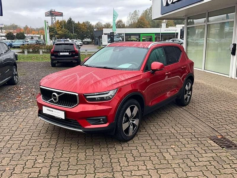 Rot Gebraucht 2020 Volvo XC40 Momentum SUV | 28.950 € (Fairer Preis) - Bild 1/4