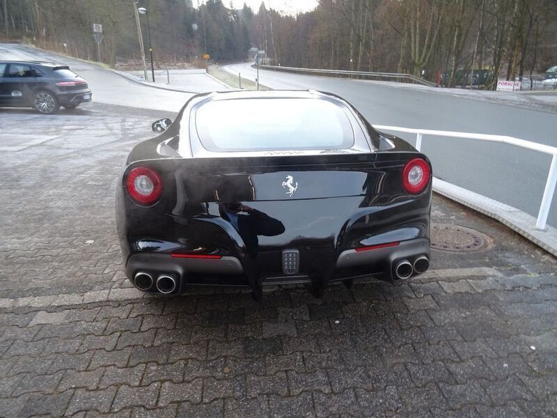Gebraucht Ferrari F12 736 PS (541 kW) 2014 Schwarz