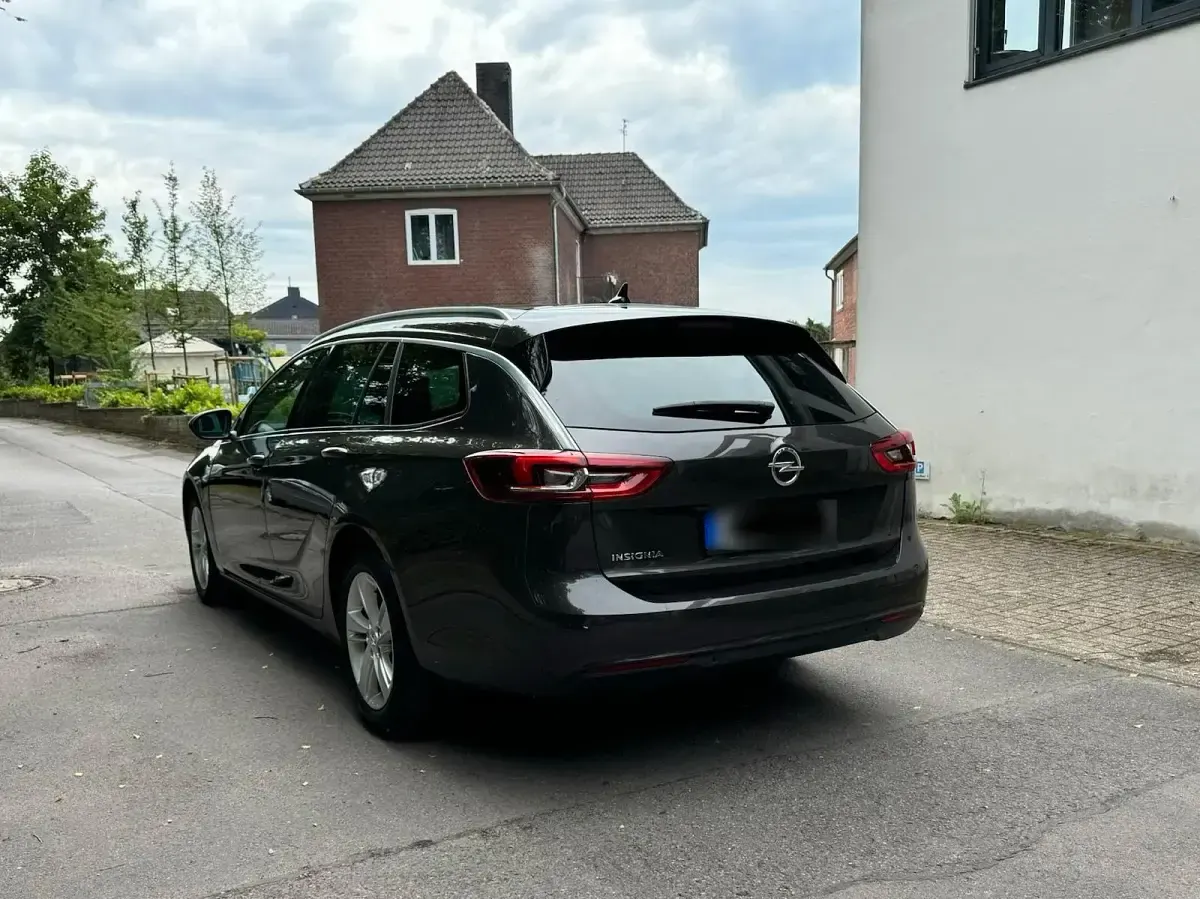 Gebraucht Opel Insignia 122 PS (89 kW) 2021 Grau Kombi