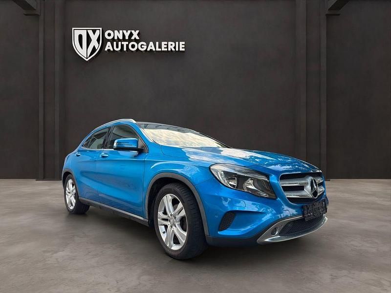 Blau Gebraucht 2014 Mercedes GLA200 SUV | 11.400 € (Fairer Preis) - Bild 1/4