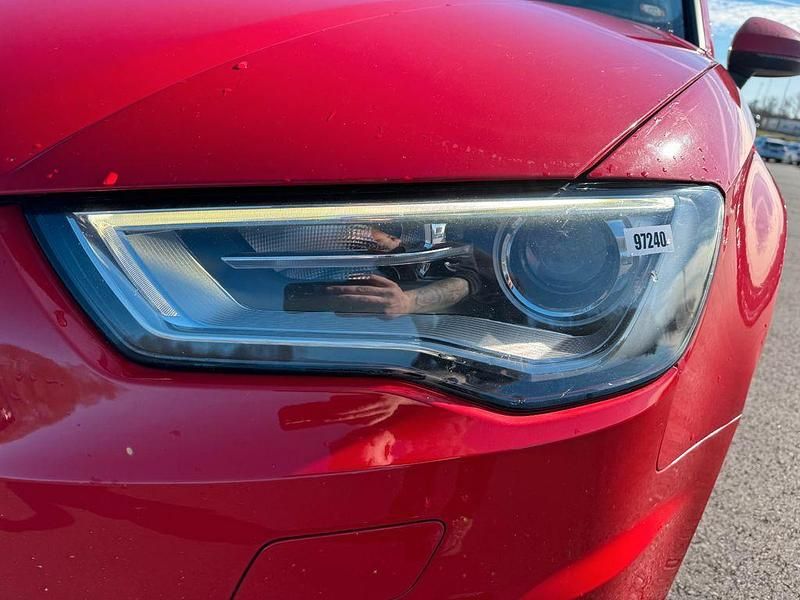 Gebraucht Audi A3 105 PS (77 kW) 2013 Rot Limousine