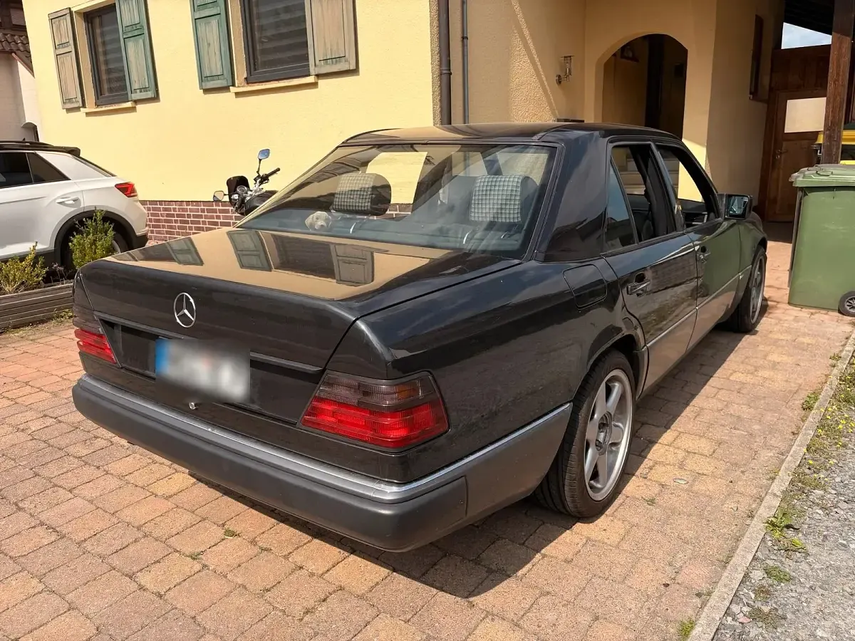 Gebraucht Mercedes 300 Sportline 220 PS (161 kW) 1990 Schwarz Limousine