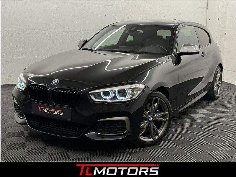 Schwarz Gebraucht 2017 BMW M140 M Sport Limousine | 29.490 € (Fairer Preis) - Bild 1/4