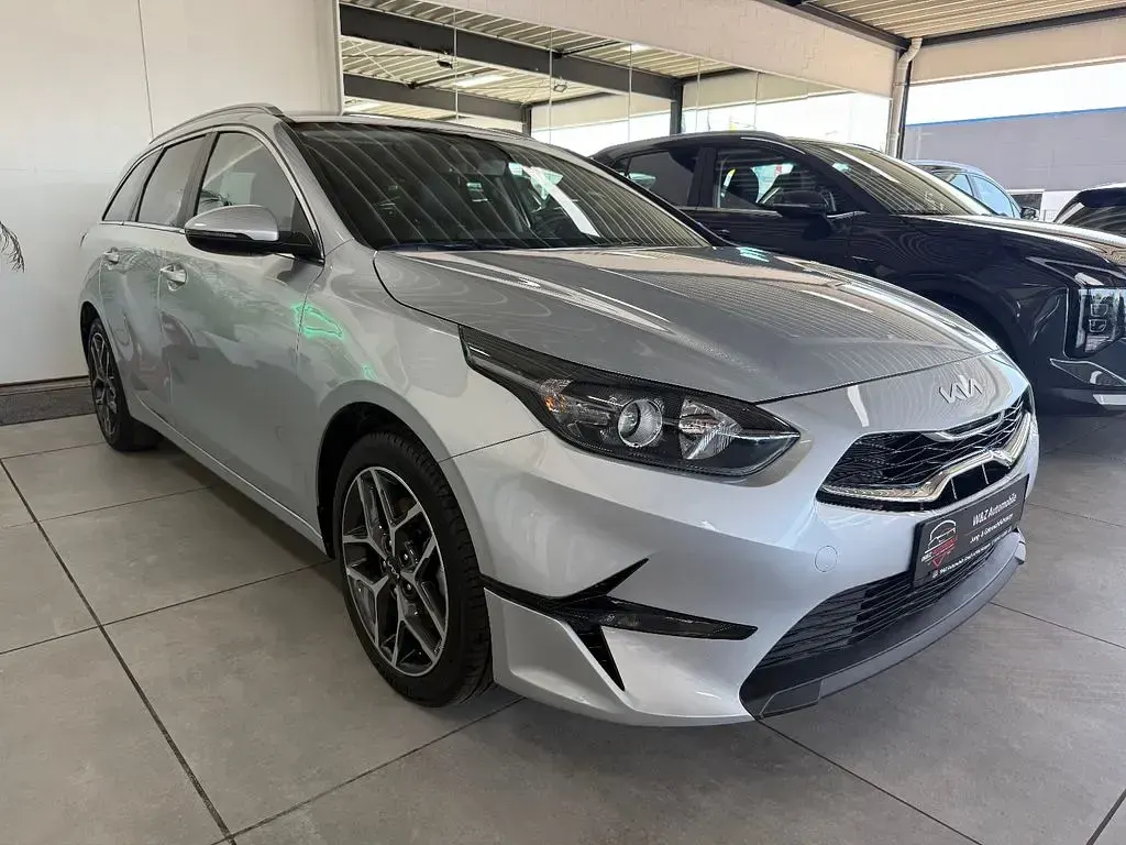 Gebraucht Kia Ceed 140 PS (102 kW) 2025 Silber Kleinwagen