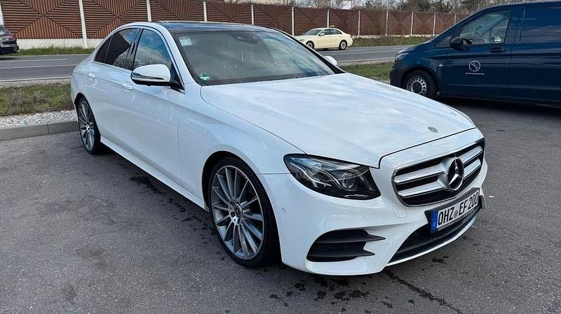 Gebraucht Mercedes E220 Avantgarde 194 PS (142 kW) 2016 Weiß Limousine