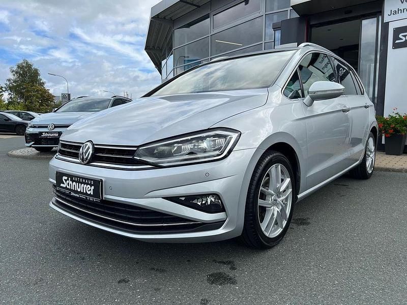 Silber Gebraucht 2018 VW Golf Sportsvan Highline Van / Kleinbus | 15.750 € (Fairer Preis) - Bild 1/4