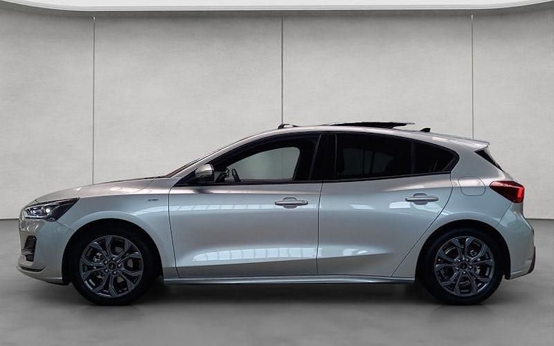 Gebraucht Ford Focus ST-Line X 155 PS (114 kW) 2024 Moondust silver (metallic) Limousine