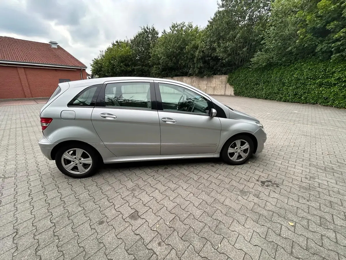 Gebraucht Mercedes B180 109 PS (80 kW) 2005 Grau Van / Kleinbus
