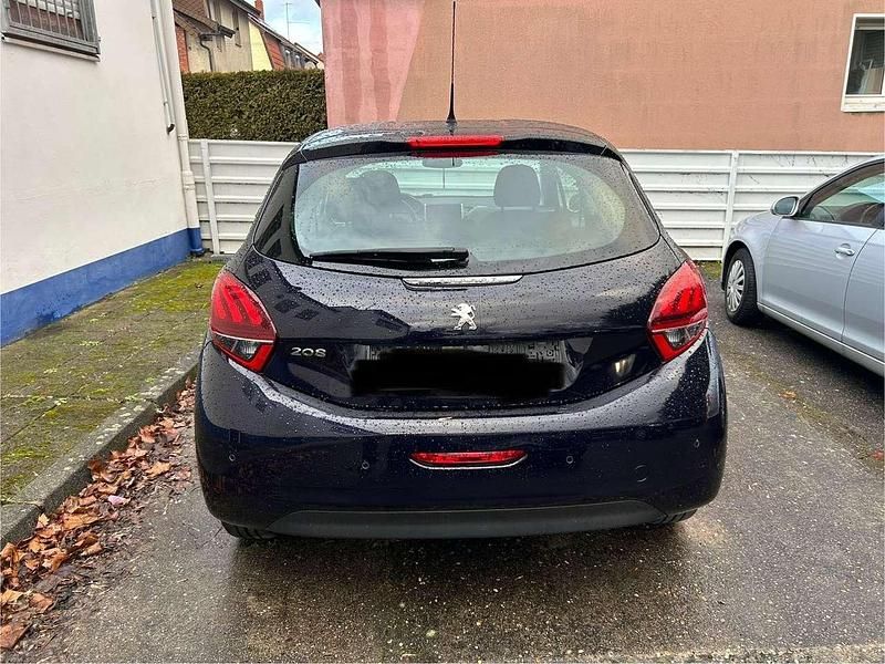 Gebraucht Peugeot 208 110 PS (80 kW) 2015 Violett Kleinwagen