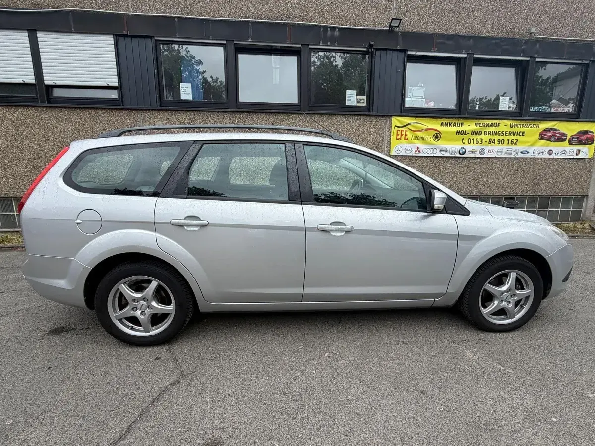 Używany Ford Focus Style 101 KM (74 kW) 2009 Srebrny Kombi