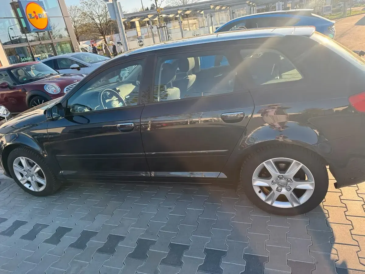 Gebraucht Audi A3 101 PS (74 kW) 2011 Blau Kleinwagen