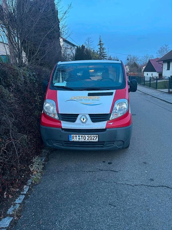 Gebraucht Renault Trafic 114 PS (83 kW) 2014 Rot Van / Kleinbus