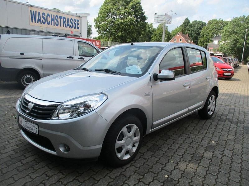 Grau Gebraucht 2009 Dacia Sandero Lauréate Kleinwagen | 2.890 € (Fairer Preis) - Bild 1/4