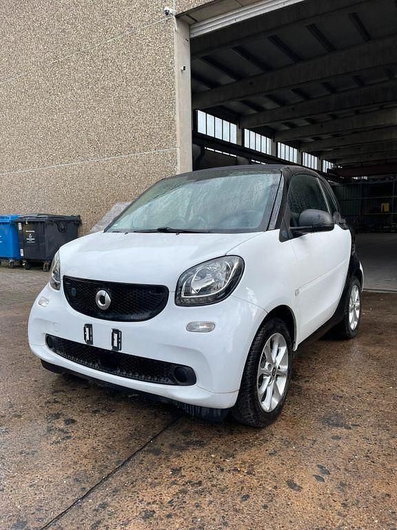 Weiß Gebraucht 2019 Smart ForTwo Electric Drive Cabrio | 8.999 € (Guter Preis) - Bild 1/4