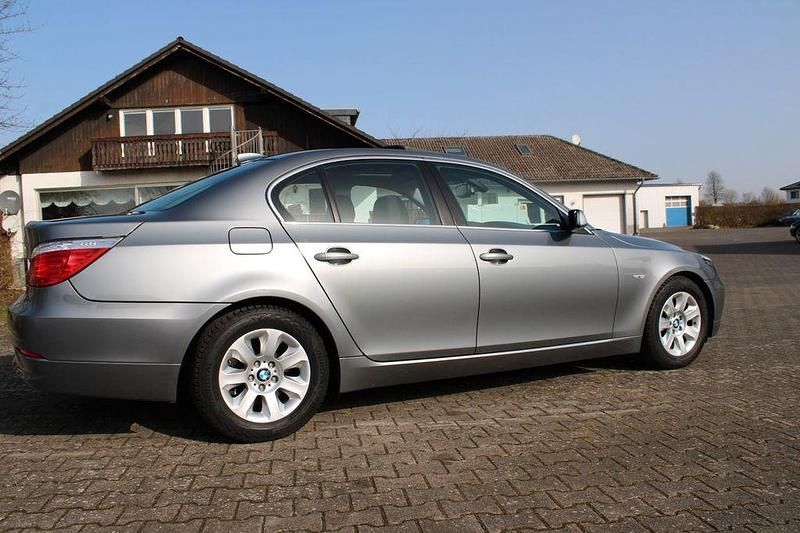 Gebraucht BMW 523 190 PS (139 kW) 2007 Grau Limousine