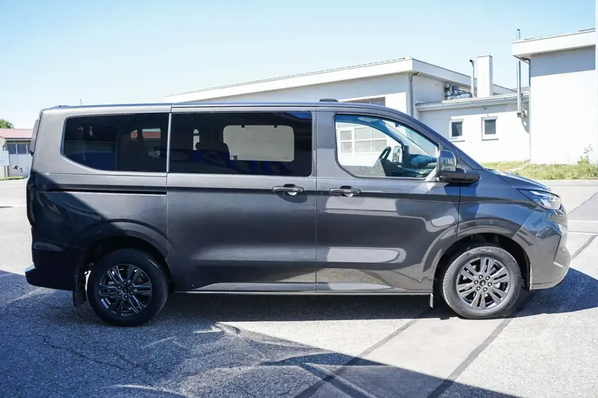 Neu Ford Tourneo Custom 170 PS (125 kW) 2026 Magnetic grau metallic () Van