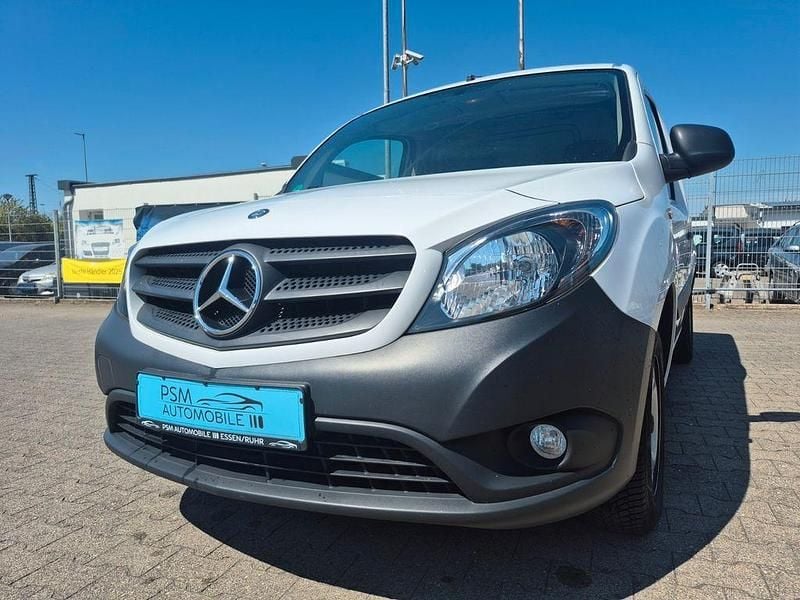 Weiß Gebraucht 2019 Mercedes Citan 108 Van / Kleinbus | 7.490 € (Guter Preis) - Bild 1/4