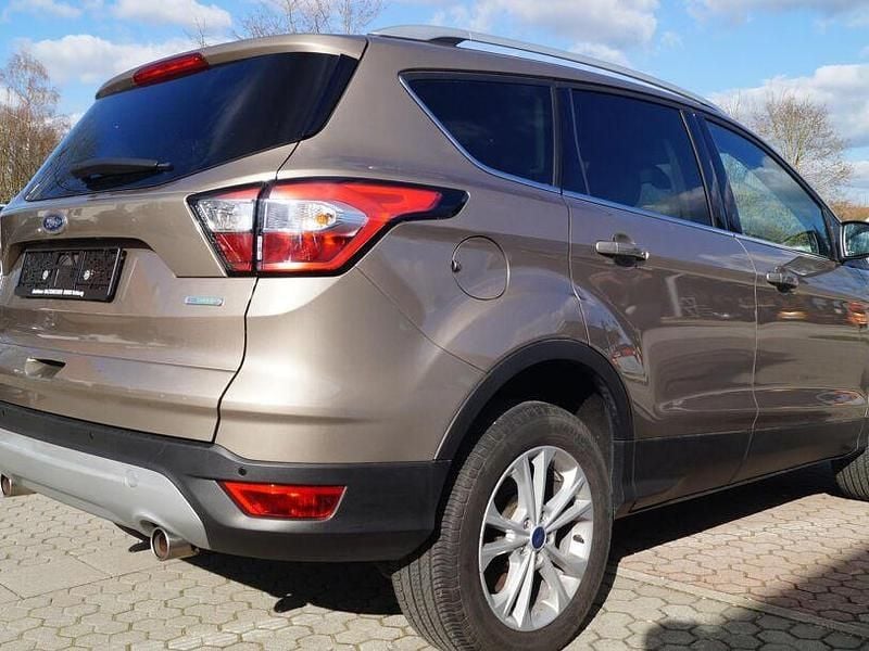 Gebraucht Ford Kuga Titanium 150 PS (110 kW) 2018 Silber SUV