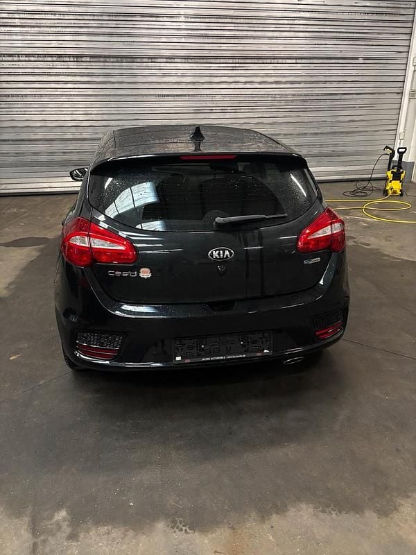 Gebraucht Kia Ceed 134 PS (98 kW) 2018 Schwarz Kleinwagen