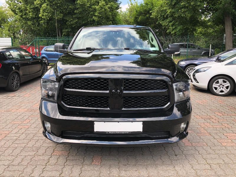 Verkauft Dodge Ram 1500 V8 HEMI Double., gebraucht 2015, 73.000 km in