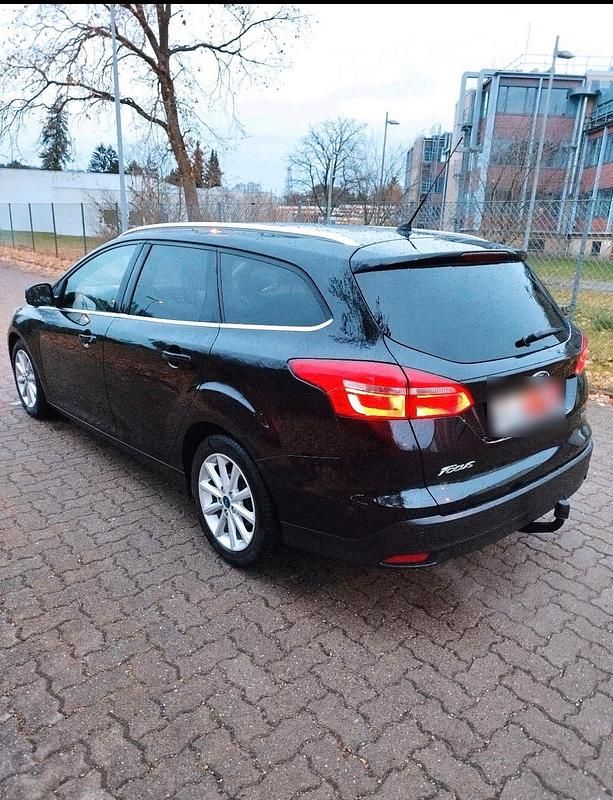 Second-hand Ford Focus 125 CP (91 kW) 2015 Negru Break