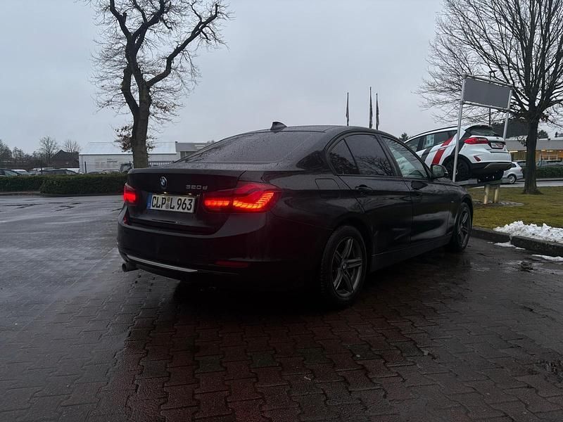 Gebraucht BMW 320 184 PS (135 kW) 2013 Schwarz Limousine