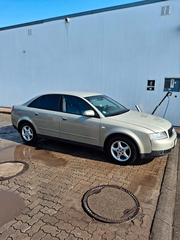 Gebraucht Audi A4 110 PS (80 kW) 2005 Gold Limousine