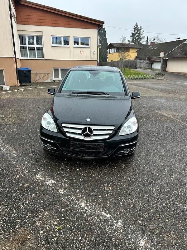 Gebraucht Mercedes B200 140 PS (102 kW) 2011 Schwarz Van / Kleinbus