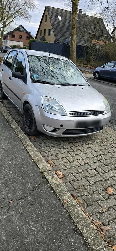 Gebraucht Ford Fiesta 80 PS (58 kW) 2004 Silber Kleinwagen