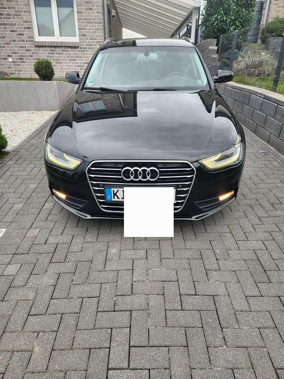 Schwarz Gebraucht 2013 Audi A4 Ambiente Kombi | 8.190 € (Fairer Preis) - Bild 1/4